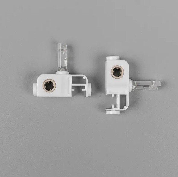 Is the 4-Prong H Hook Carrier resistant to high or low temperatures?
