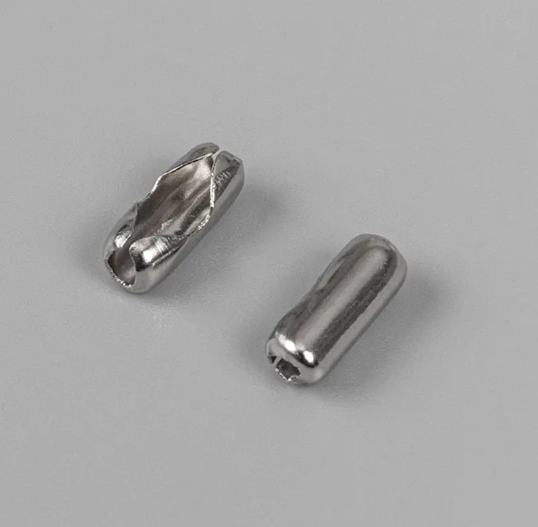 How is the connection stability of the metal chain connector? Is it easy to loosen or fall off?